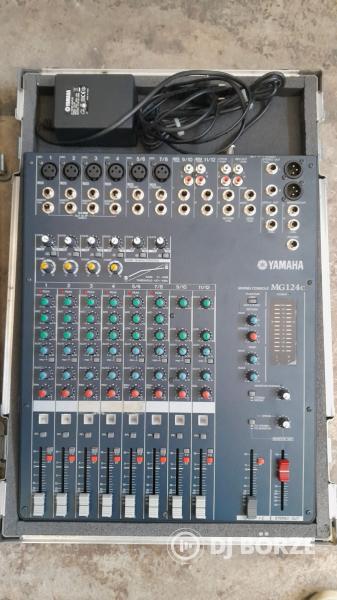 Yamaha MG124c 12ch analóg keverő + rack