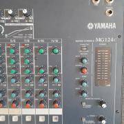 Yamaha MG124c 12ch analóg keverő + rack