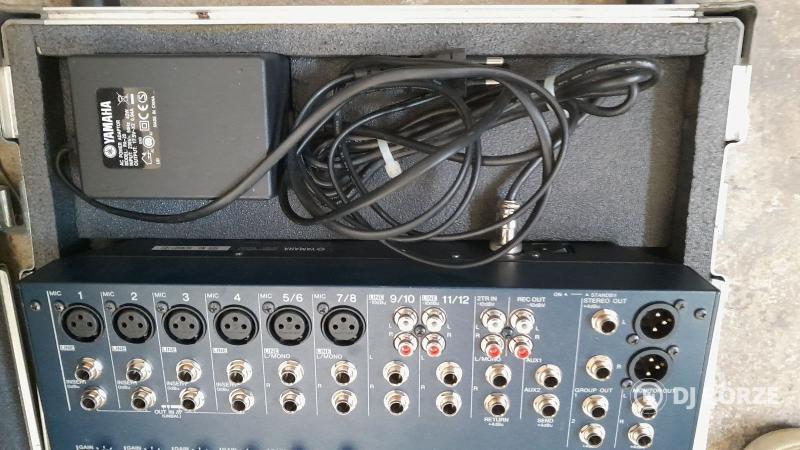 Yamaha MG124c 12ch analóg keverő + rack