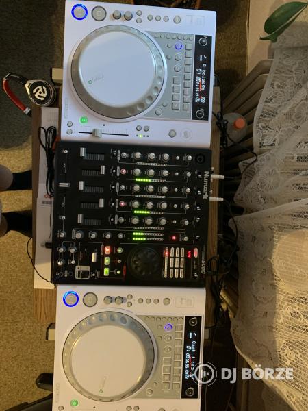 Numark 5000 fx keverő, 2 db Reloop RMX2 dj lejátszóval