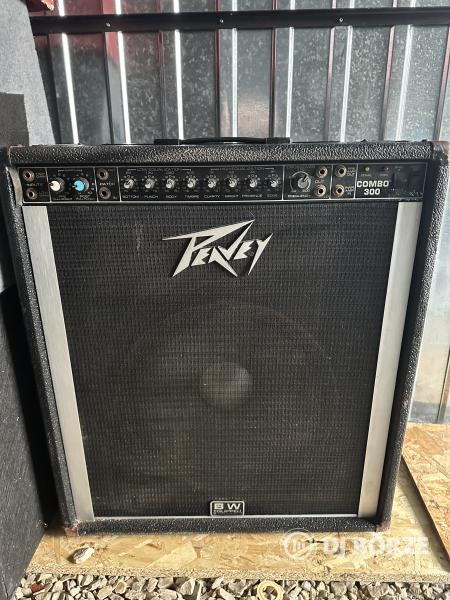 Peavey Combo 300 basszusgitár kombó