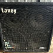 Laney RB410 800 wattos basszusláda bass box