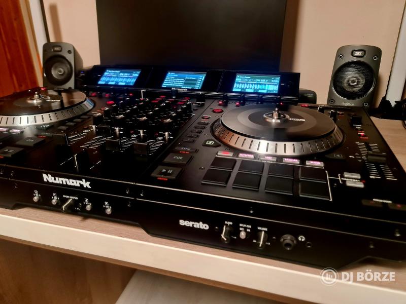 Numark NS7 III + ProX laptoptartós rack