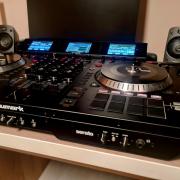 Numark NS7 III + ProX laptoptartós rack