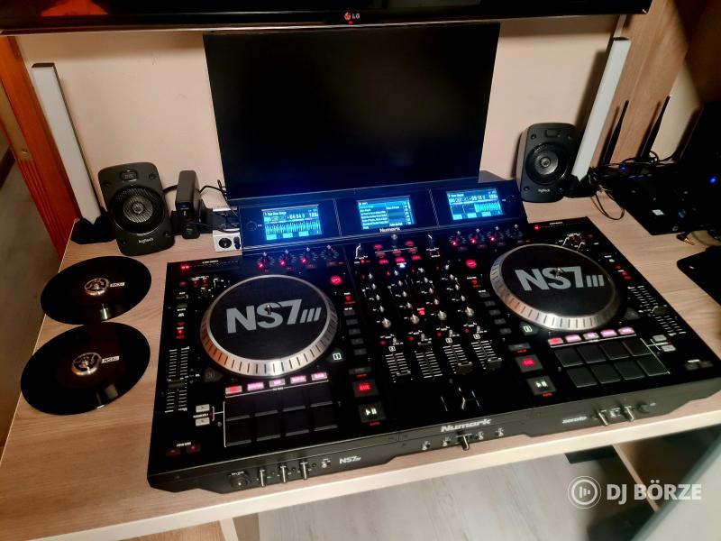 Numark NS7 III + ProX laptoptartós rack