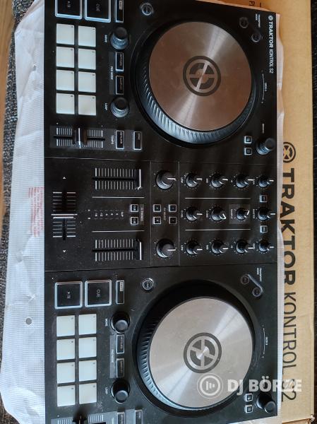 Native Instruments Traktor Kontrol S2 Mk3