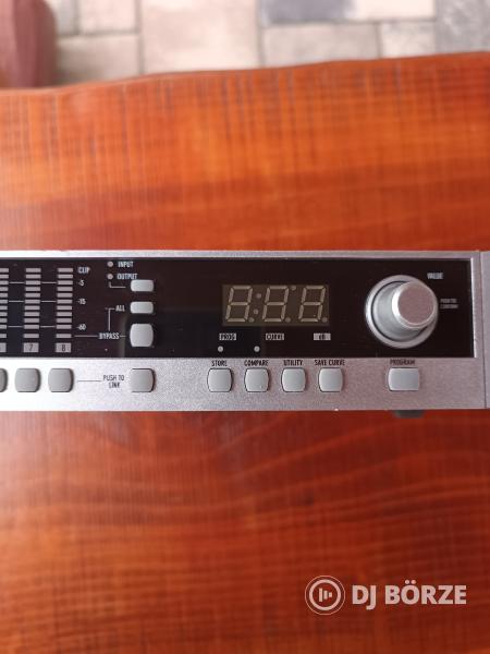 Alesis deq 830