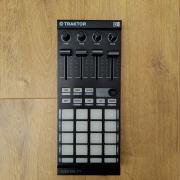 Traktor Kontrol F1 + Reloop táska