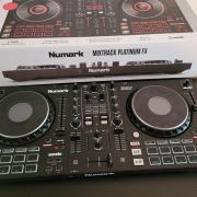 Numark Mixtrack Platinum FX + táska