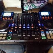 Denon MCX8000 DJ kontroller