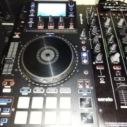 Denon MCX8000 DJ kontroller