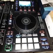 Denon MCX8000 DJ kontroller