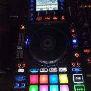 Denon MCX8000 DJ kontroller