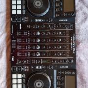 Denon MCX8000 DJ kontroller