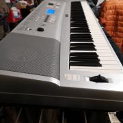 Yamaha DGX 220