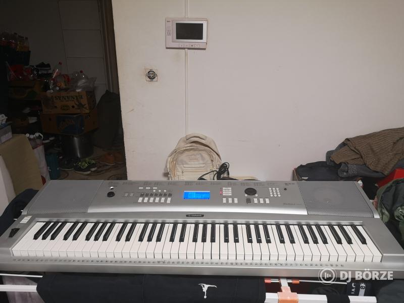 Yamaha DGX 220