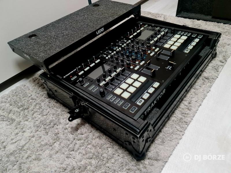 UDG Ultimate NI Traktor Kontrol S8 BK Plus DJ Bőrönd