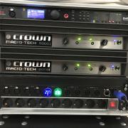 Crown MA5000i + MA9000i végfok + DBX PA2 rackben