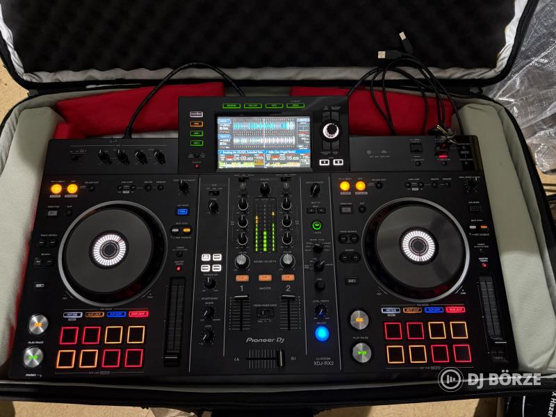 PIONEER XDJ RX2 + UDG táska