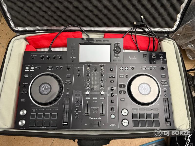 PIONEER XDJ RX2 + UDG táska