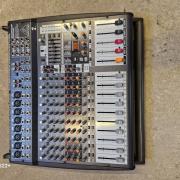 Behringer europower PMP 4000 keverő erősítő