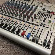 Keverő Behringer ub1832 fx-pro