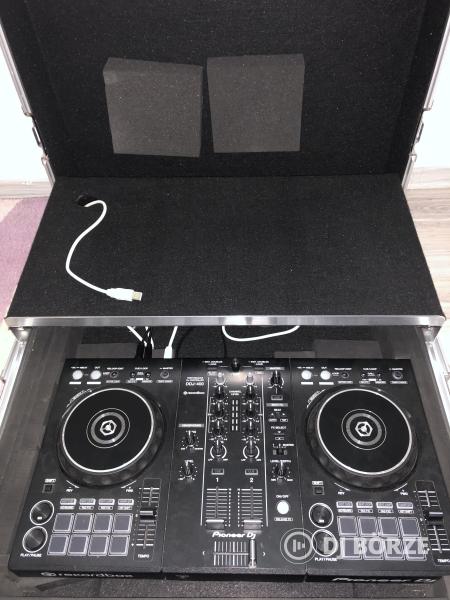 Pioneer DDJ-400 Magma rackben