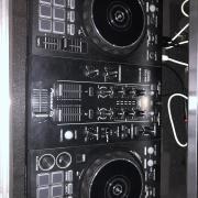 Pioneer DDJ-400 Magma rackben