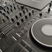 Denon Prime4+ DJ Kontroller