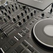 Denon Prime4+ DJ Kontroller