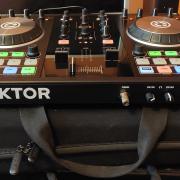 Native Instruments Traktor kontroll s2 mk2 midi kontroller