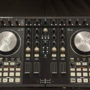 Native Instruments Traktor Kontroll S4 +Software +táska