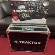 Native Instruments Traktor Kontroll S4 +Software +táska