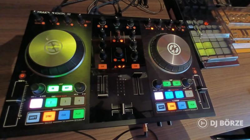 Native Instruments Traktor Kontrol s2 mk2