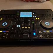 Pioneer XDJ RX2 + Zomo Rack