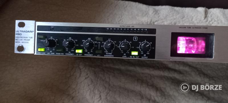 BEHRINGER ULTRAGAIN pro