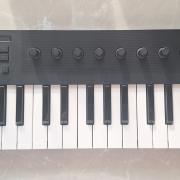 KOMPLETE Kontrol M32