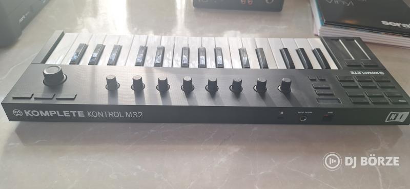 KOMPLETE Kontrol M32