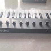 KOMPLETE Kontrol M32