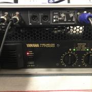 YAMAHA H7000 végfok + 4U rack + patch panel