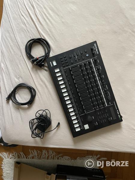Eladó Roland TR-8S dobozában