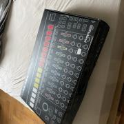 Eladó Roland TR-8S dobozában