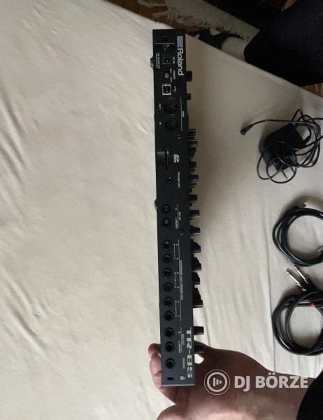 Eladó Roland TR-8S dobozában