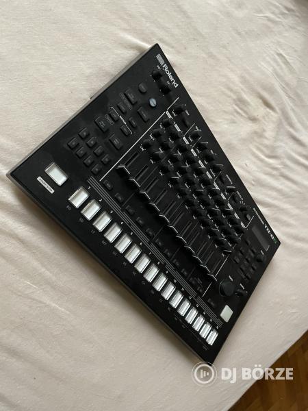 Eladó Roland TR-8S dobozában