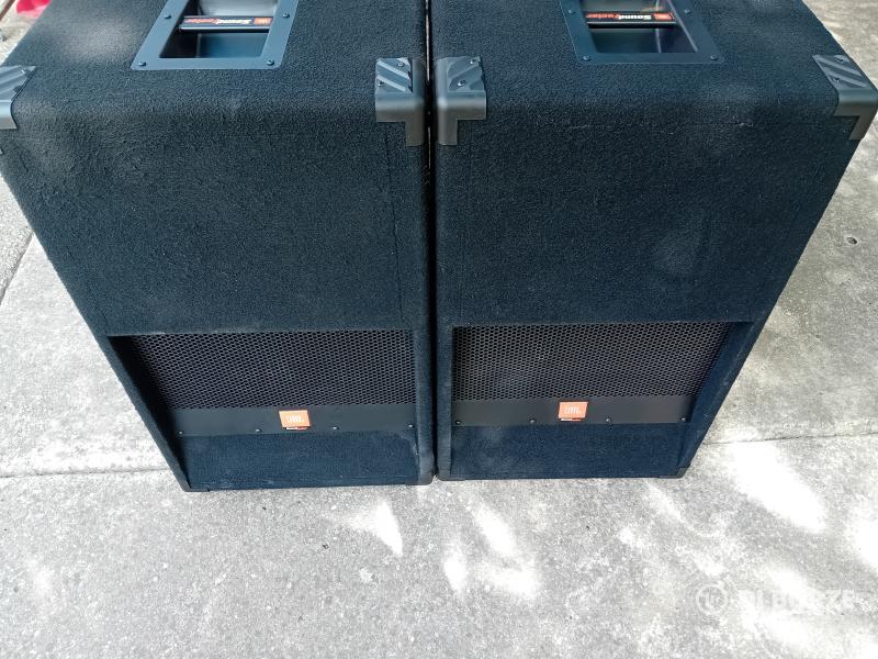 A héten ennyi,1db van! Jbl jrx sf 22sp dupla hangszórós sub.Kültéren is megremeg a gatya :D