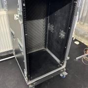 18U Magas Robust rack kerekekkel szerelve