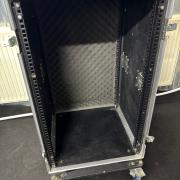 18U Magas Robust rack kerekekkel szerelve