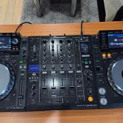 Pioneer CDJ-2000NXS + DJM-900 nexus