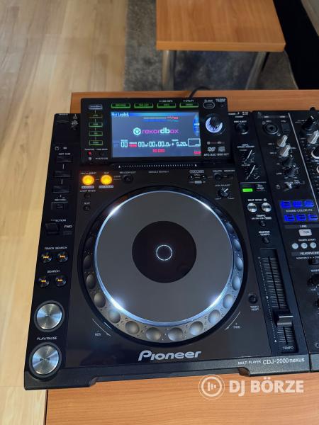 Pioneer CDJ-2000NXS + DJM-900 nexus