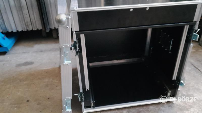 Monitoros, kihajtható fedelű, alul sines rack - Safecase